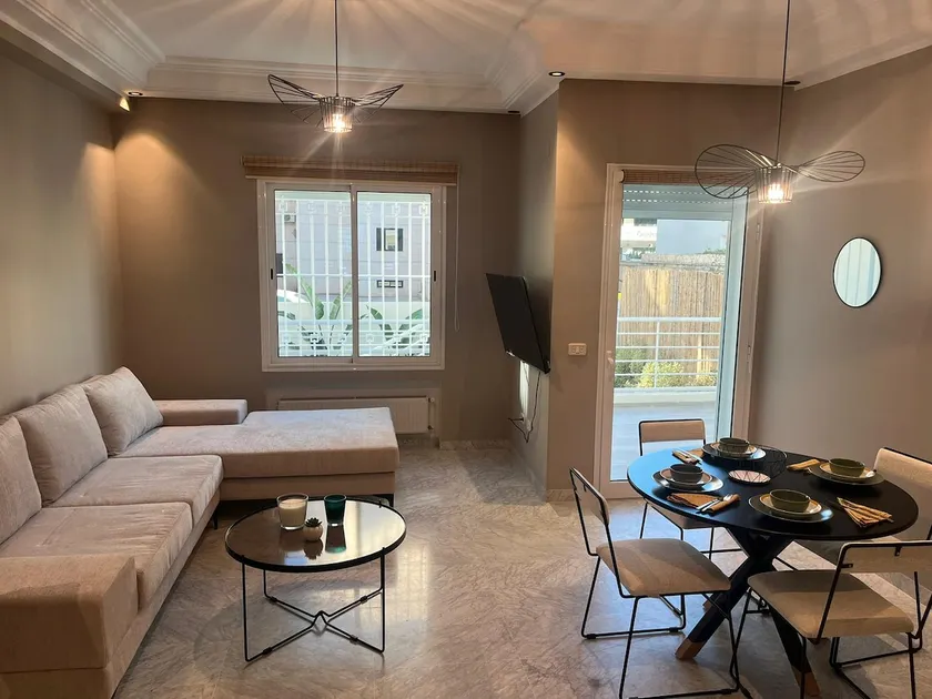 Elegant Lakside Apartment with Privative Garden - Image 1
