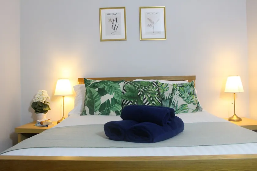 NEW 2 bedroom en-suite FLAT Ashford near Heathrow - Image 1