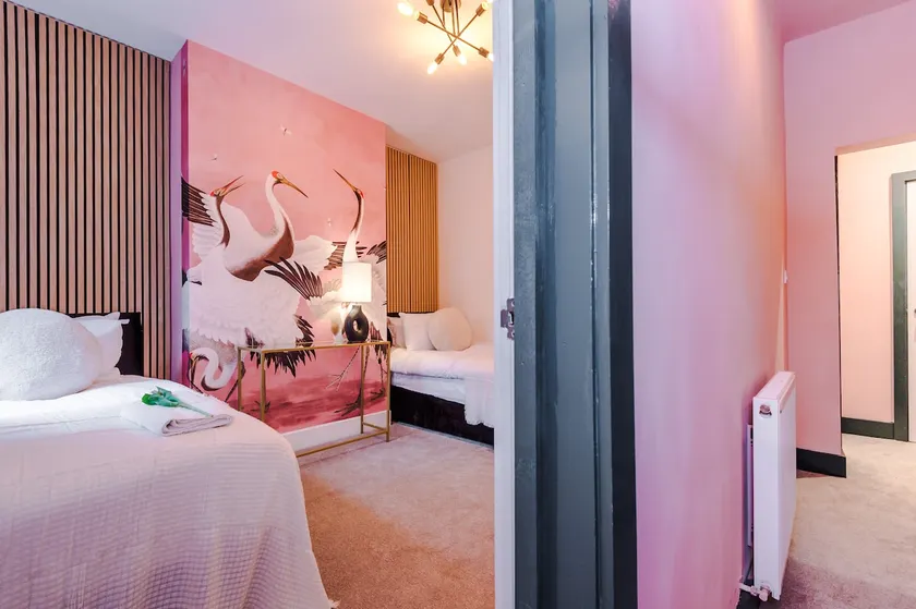 5 Bed Salford Sanctuary Retreat - Image 1