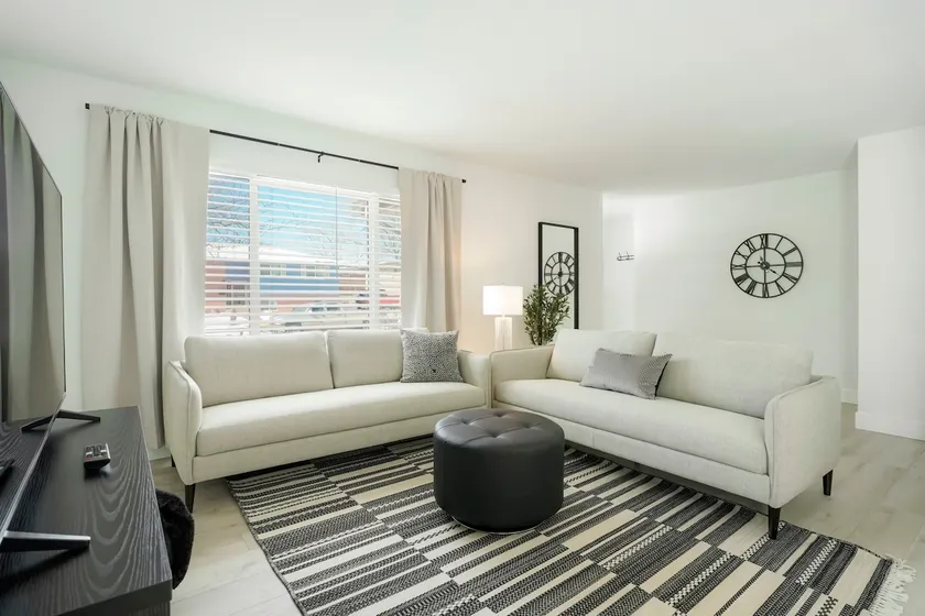 DenverStays | Stylish 5-Bedroom Home, Pets Welcome - Image 1