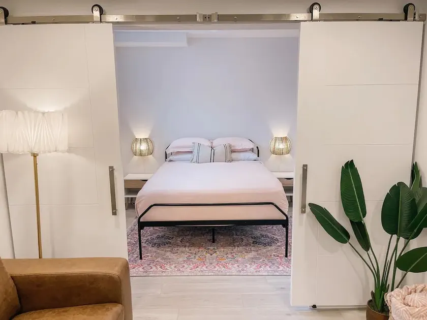 The Solbuns • Free Parking • 1BD Apartment • 1Gbps - Image 1