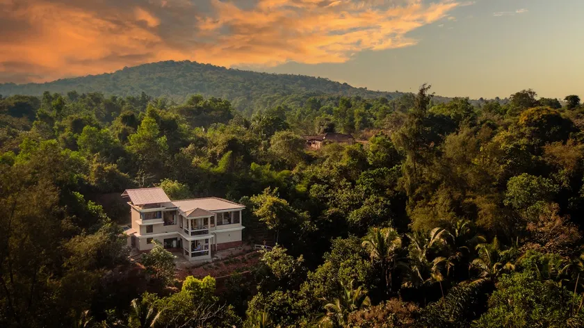 Luxury Villa Perched on a Hill - Image 1