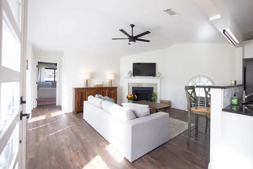 Beautiful Two-Bedroom Condo - Image 1