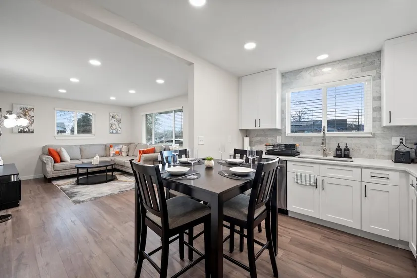 Cozy 3 Bed / 1 Modern Home - Image 1