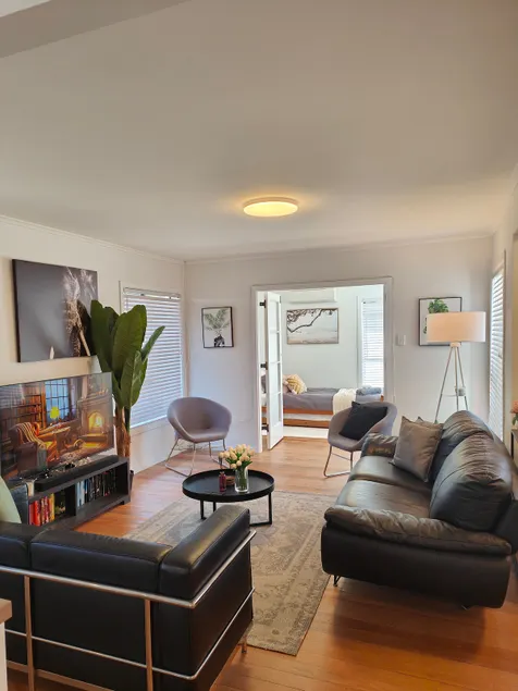 Beautiful haven near airport! - Image 1