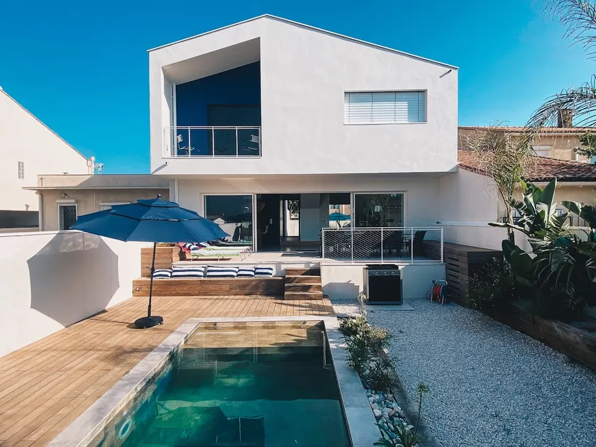 Elegant villa with pool, 30m from the beach - Image 1