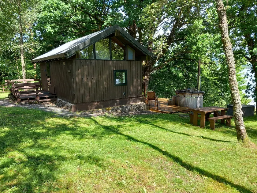 Sloy cabin, with wood fired hot tub - Image 1