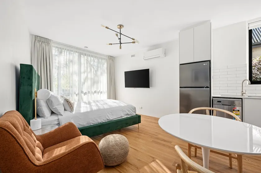 Queen Studio Apartment - Image 1
