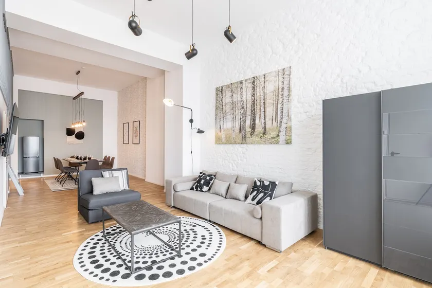 Up to 9 Guests! Priv. Parking | Ground-Floor Loft - Image 1
