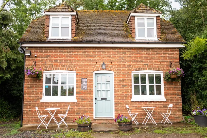 Detached Cottage & Parking Close to University - Image 1