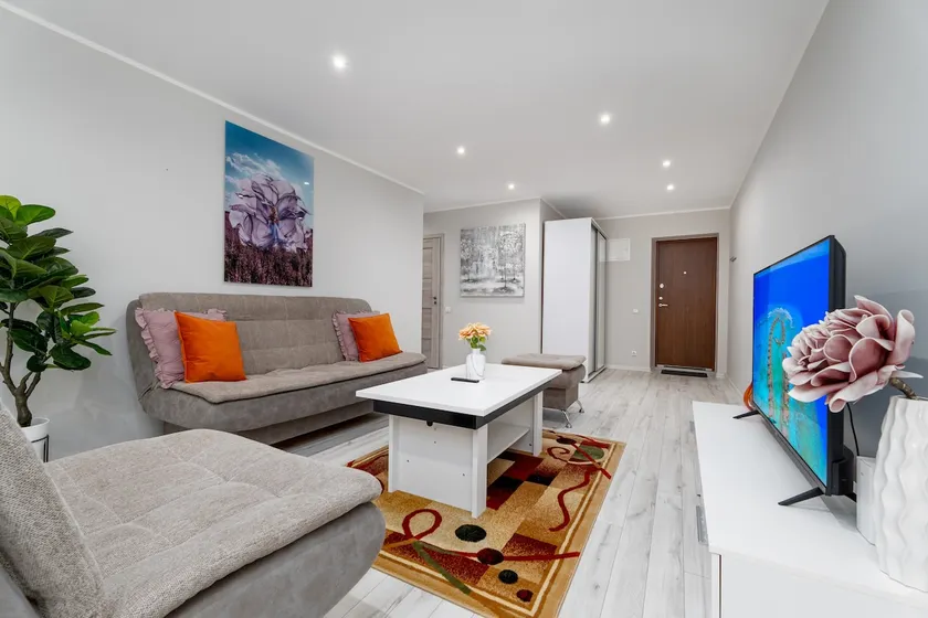 Stylish Apartment For up to 4 Guests With WiFi, Free Parking - Image 1