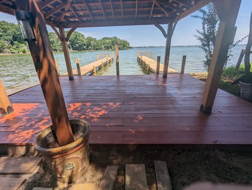Cottage on the Lake - Image 1