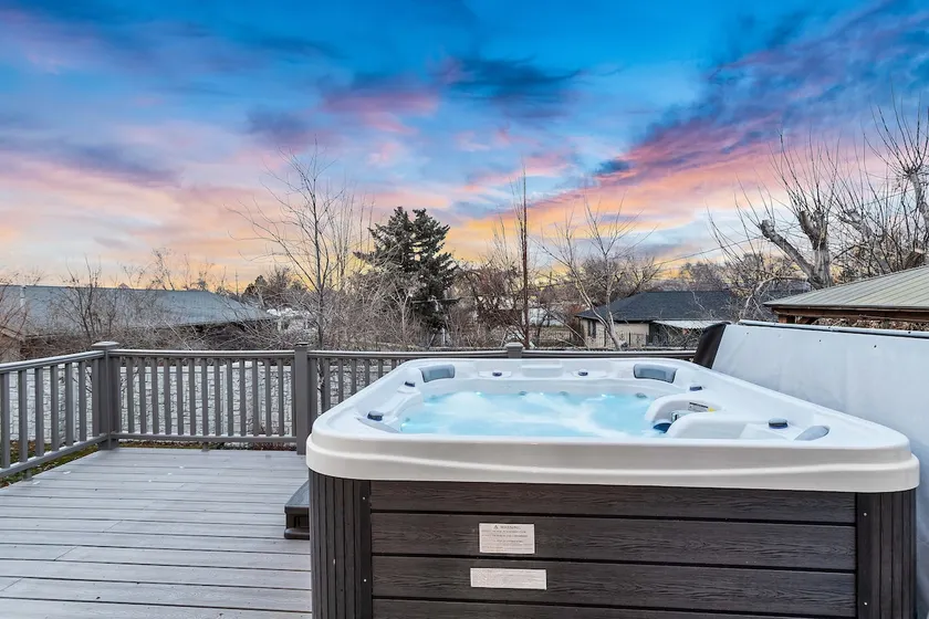 SLC Luxury House Hot Tub Arcade - Image 1