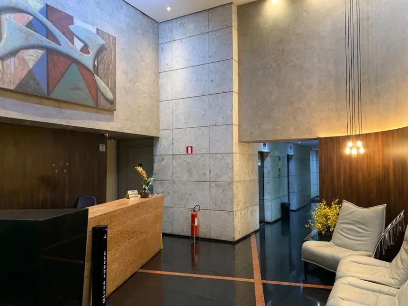 Elegant Flat with Garage - Image 1