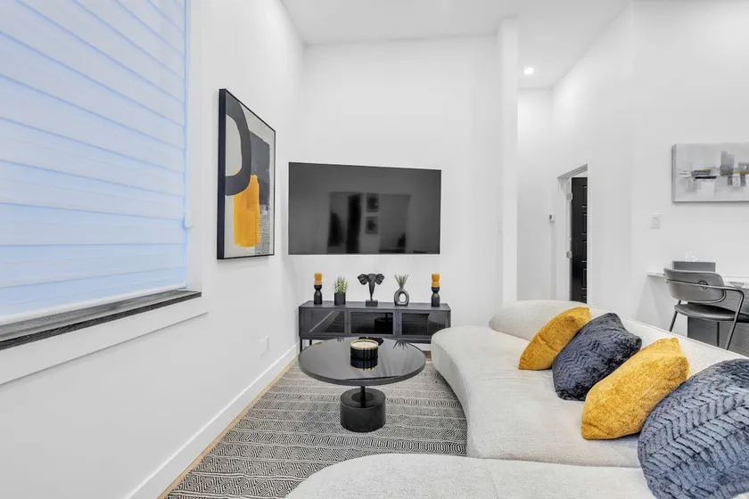 Elegant apartment, where luxury meets convenience. - Image 1