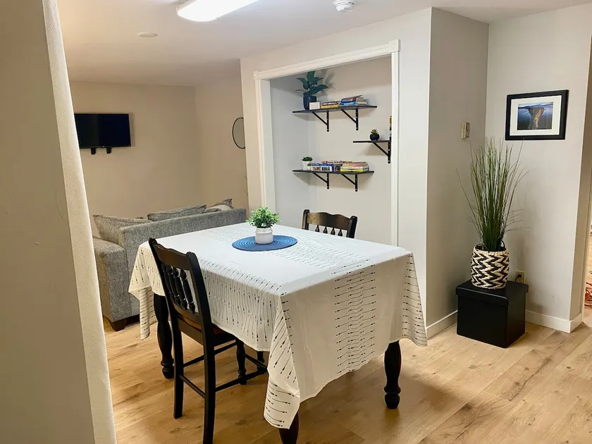 New Spacious 1 BDRM 1 Bath Apartment Gym & WD - Image 1
