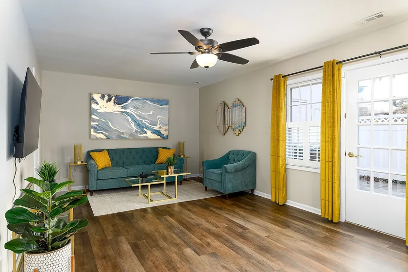 Aqua Oasis - Central & Stylish - 3 BR / 3 BA - Image 1