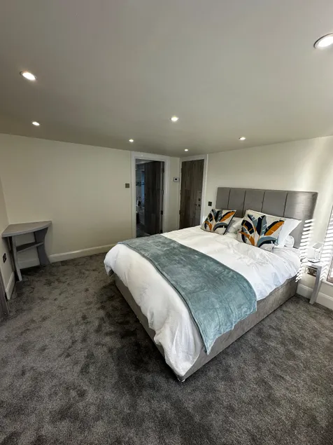Riverside Seaside Apartment - Image 1