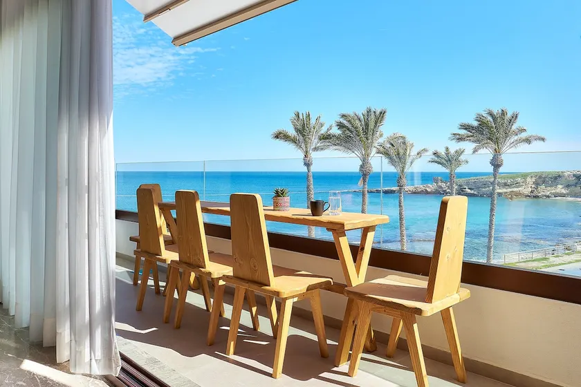 Cosmopolitan luxury apartment by Smaris Collection - Image 1