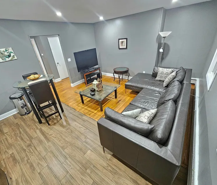 Spacious One Bedroom suite - Image 1