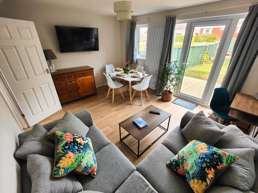 Haydon Hill House - Image 1