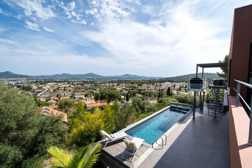 Villa med have, pool og jacuzzi: Oasis Laures - Image 1