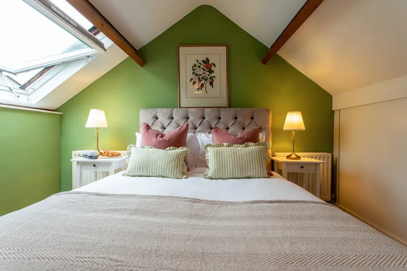 Chez Nous - central Maisonette - Bath Surrounds - Image 1