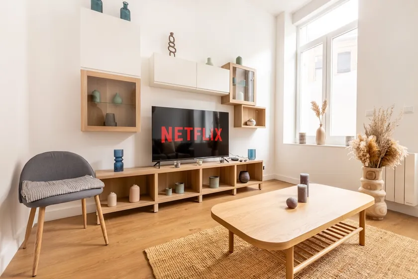 Cozy 2-bedroom apartment Charming comfort - Sebastopol by Lity Lille - Image 1
