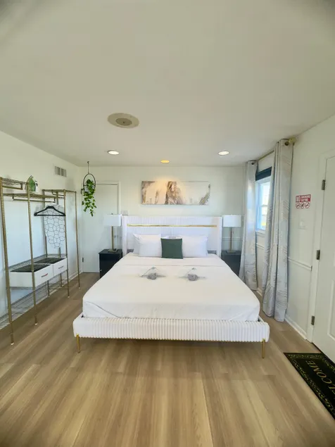 Private room/living-room/dining/DSU/Bayhealth/Milt - Image 1