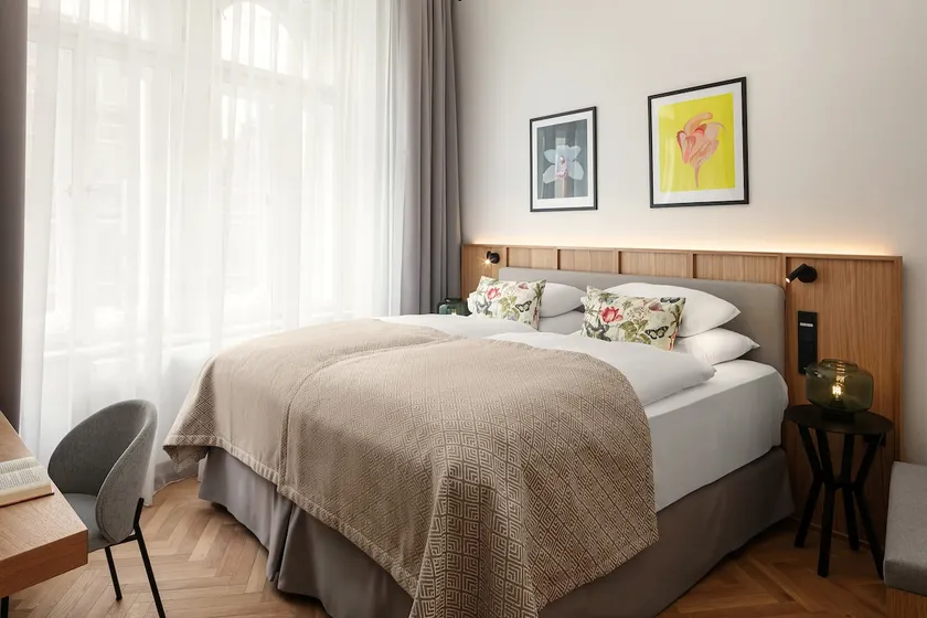 R16 One-Bedroom with Sofa Bed near Old Town - Image 1