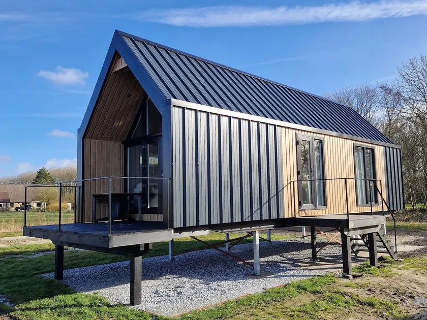 Luxury holiday home on stilts by the Wadden Sea - Image 1