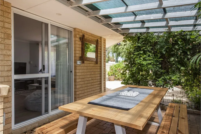 Mandurah Foreshore Family House - 500m to Water - Image 1