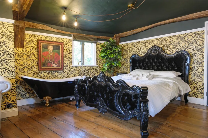 Luxury 2 Bed Manor House Hot Tub Cinema Room SkyTV - Image 1
