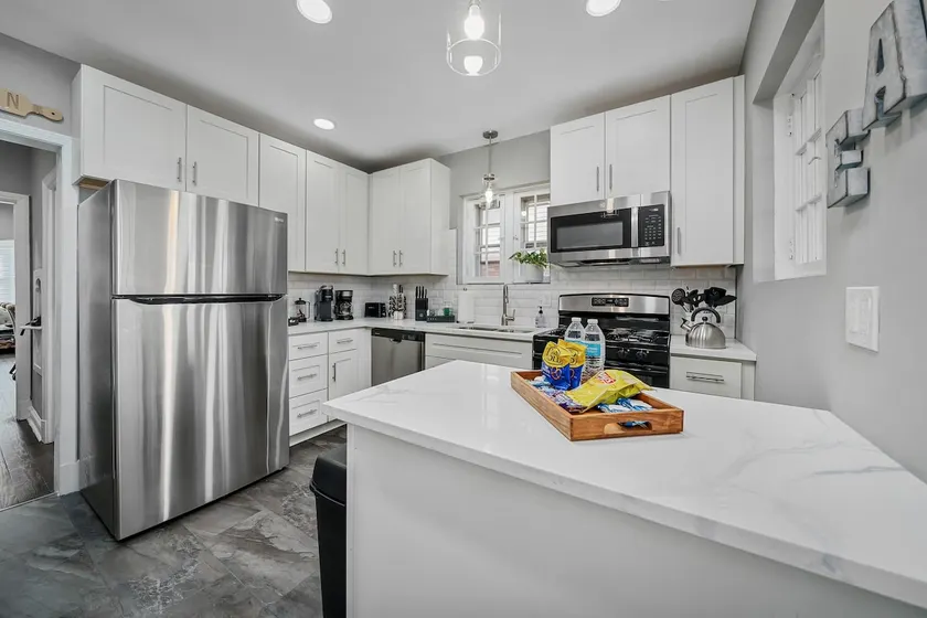 Blair's Amazing House Sleeps 10 5 Beds 2 Bath - Image 1