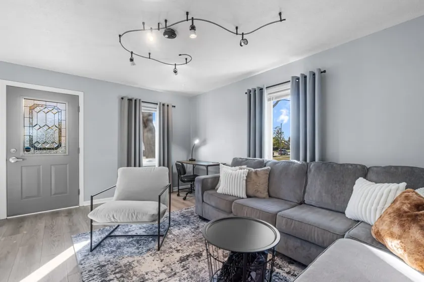 Bright, Modern & Cozy Willowick Retreat - Image 1