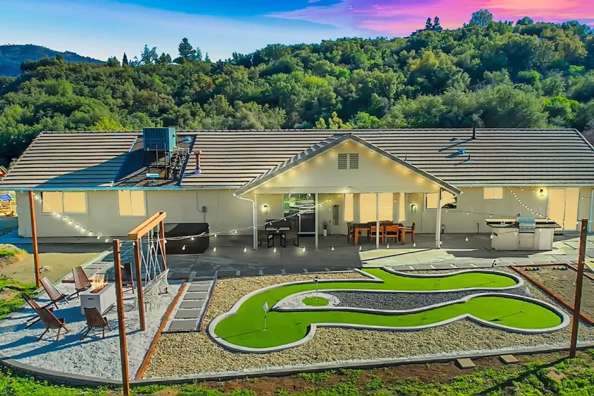Yosemite Luxury Retreat w/MiniGolf + HotTub + Arcade - Image 1