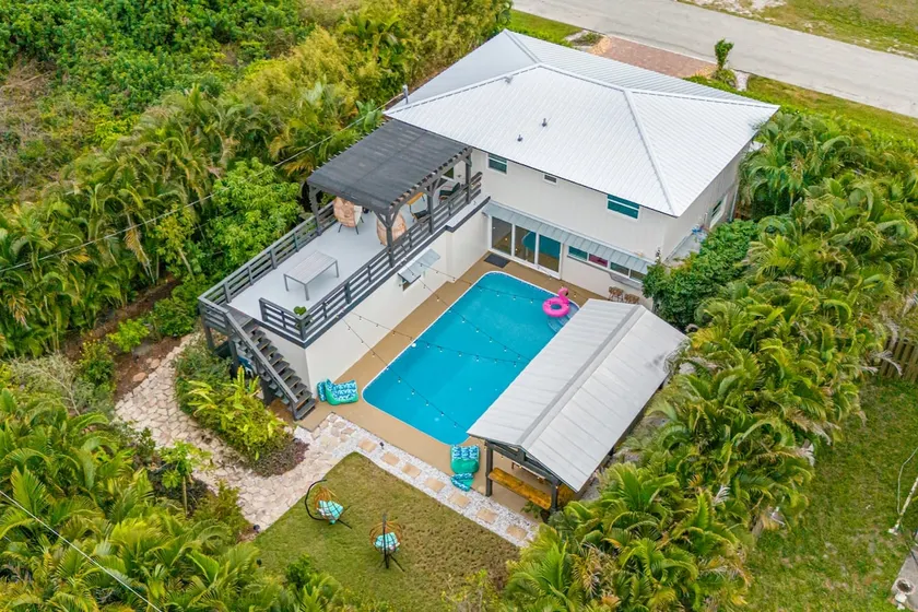 Luxury Tropical Oasis-4 BedRm Private Pool Retreat - Image 1