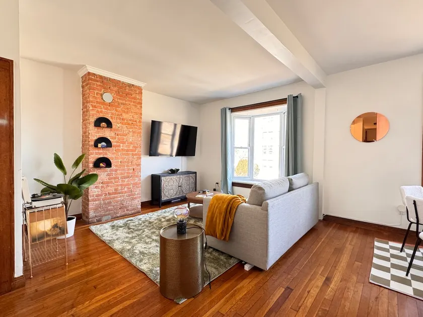 Midtown Gem - SoundBooth @ Willis St Retreat - Image 1