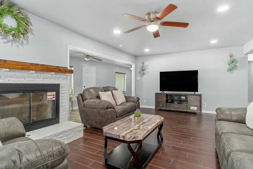 Home in Dallas / Entire Home - Image 1
