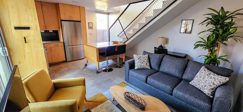 Chic Townhome Retreat nestled DT - Image 1