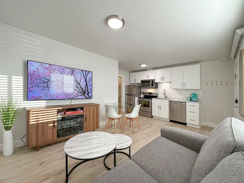 Cozy Drive-Up Suite - Image 1