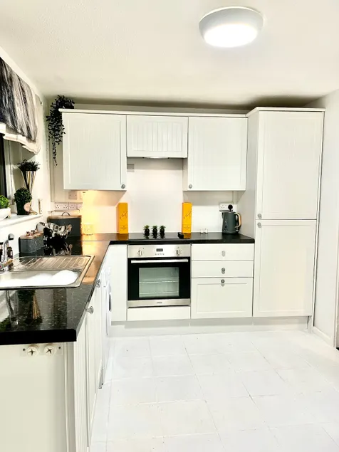 3bed house, Work Travel, wifi&netflix, No Parties - Image 1