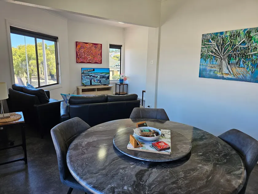 Aart City CBD Apartment No 3 - Image 1