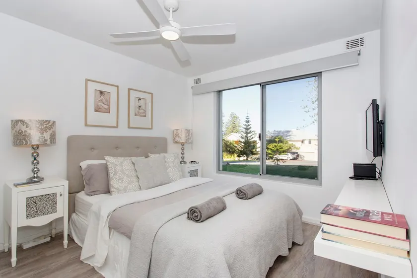 Spacious 2-Bedroom in the Heart of Cottesloe - Image 1