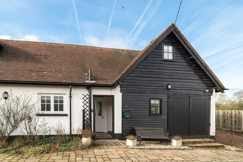 Tranquil Chilterns Farm Hideaway - Pass the Keys - Image 1