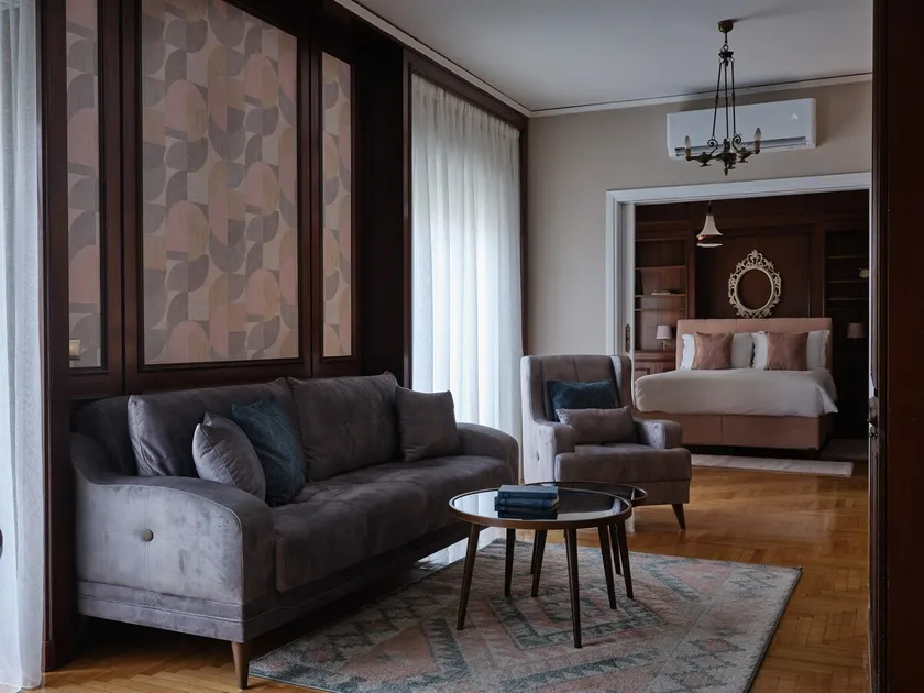 Stunning-Classical 2BD Penthouse - Image 1