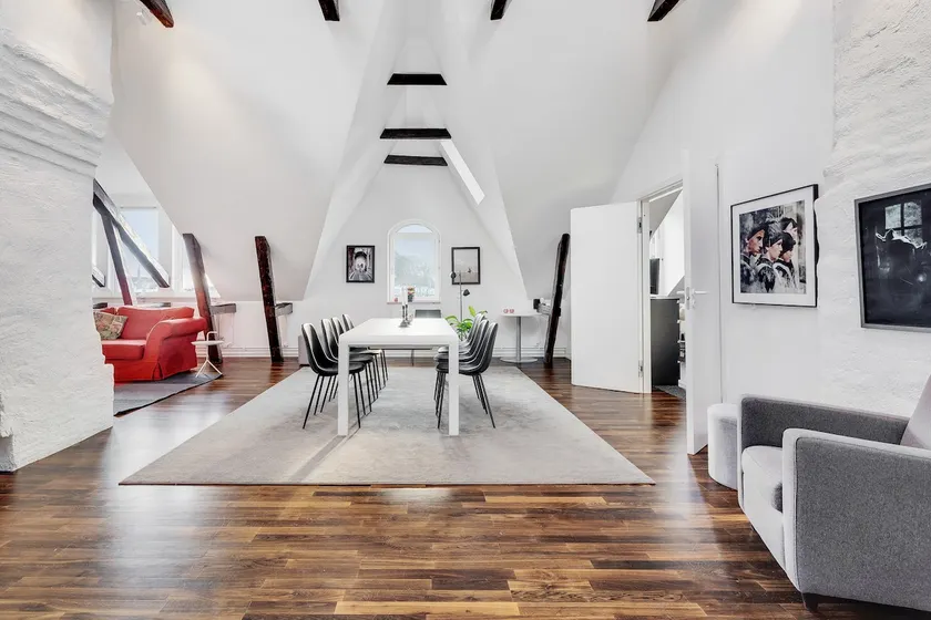 Luxurious penthouse apartment - Image 1