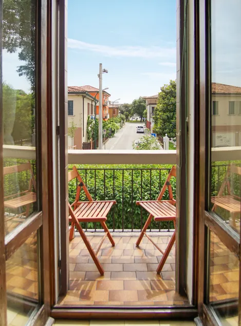 Charming stay with WIFI+Balcony, 15mins to Venice - Image 1