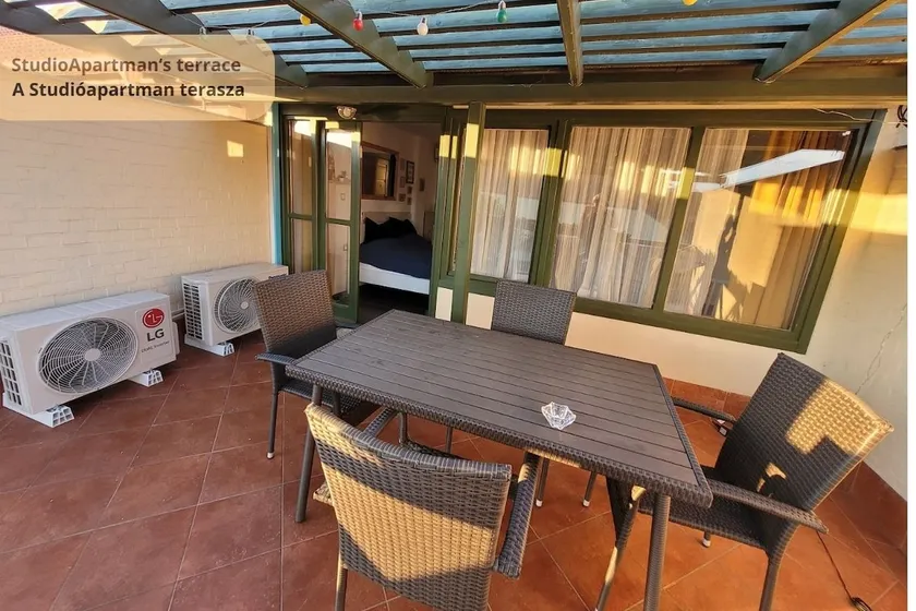 Attic studio apartment - Image 1