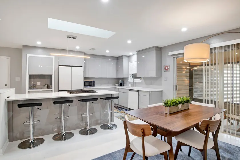 Mid-century modern hideaway! - Image 1